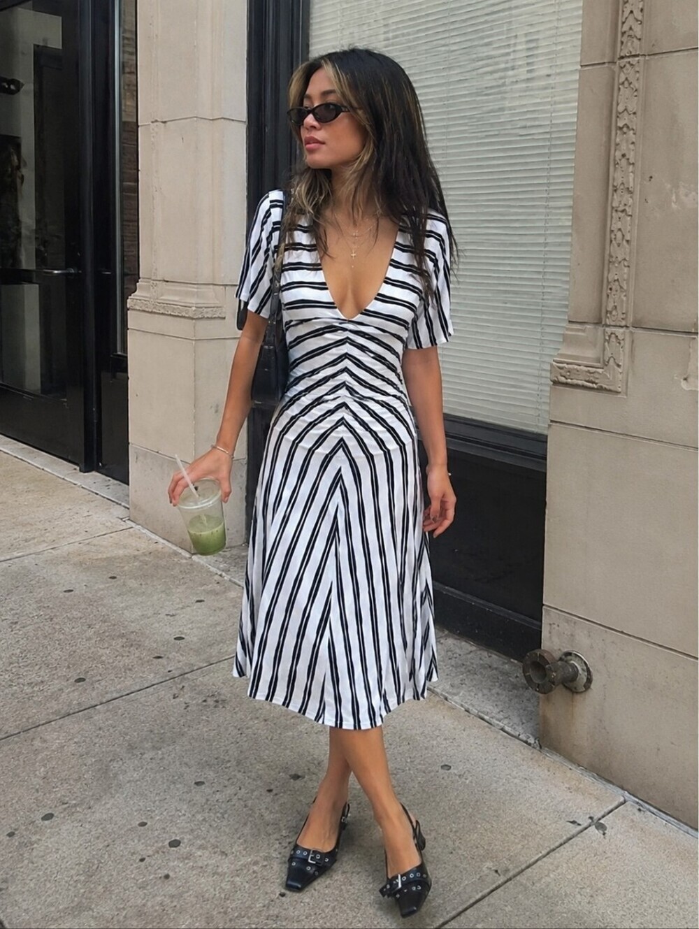 Trina Turk Black White Chevron Stripe V Neck Bodycon Ruched Midi Dress Size 2